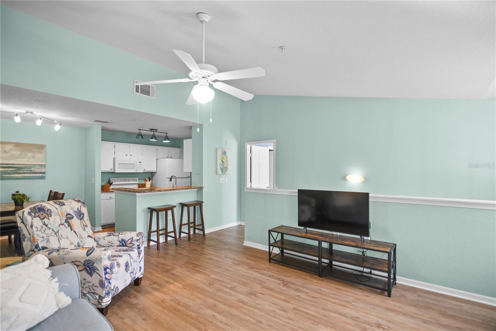 Image 9 of 56 For 7417 Vista Way 202