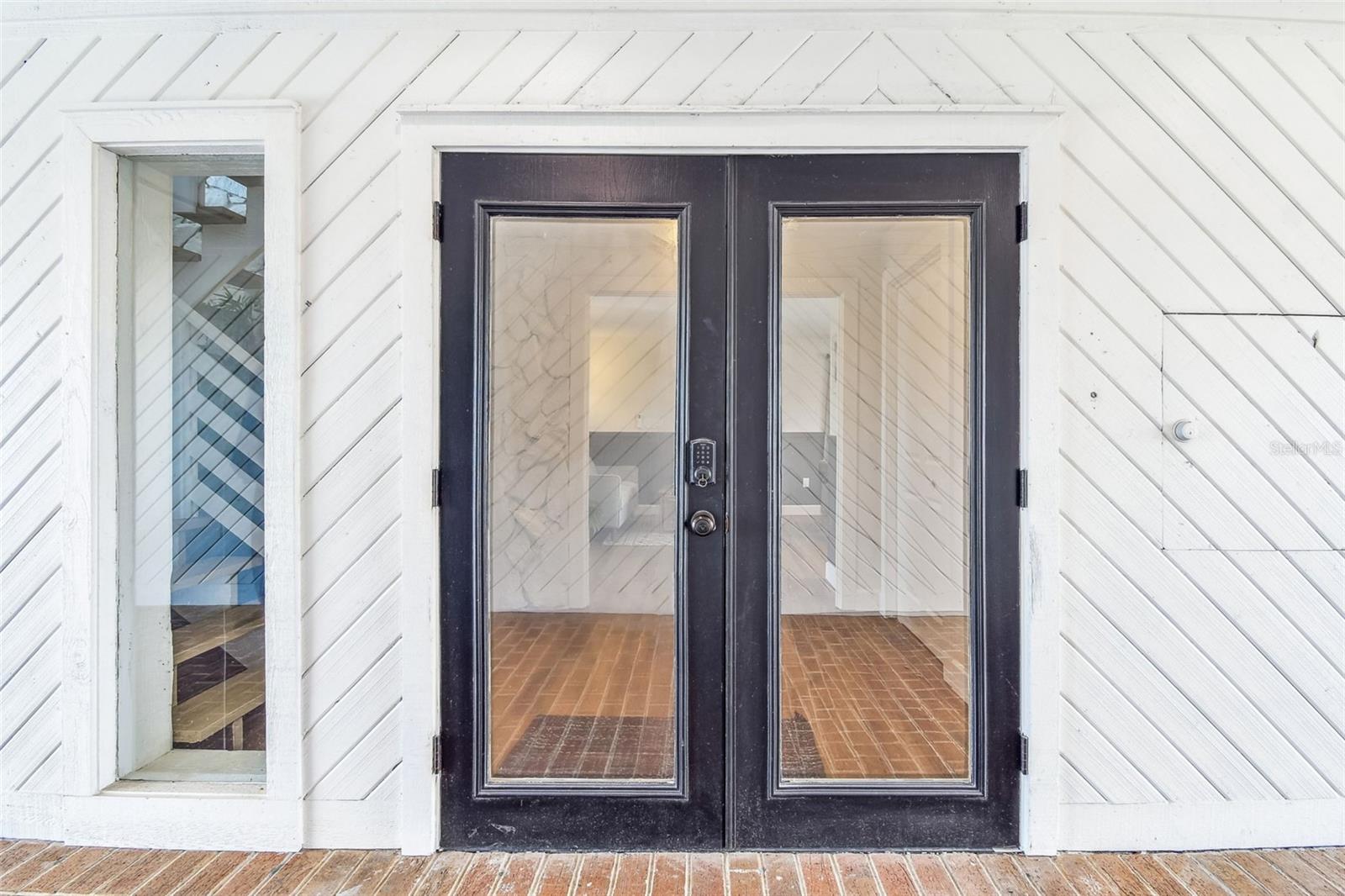 Image 3 of 80 For 4907 Beacon Road