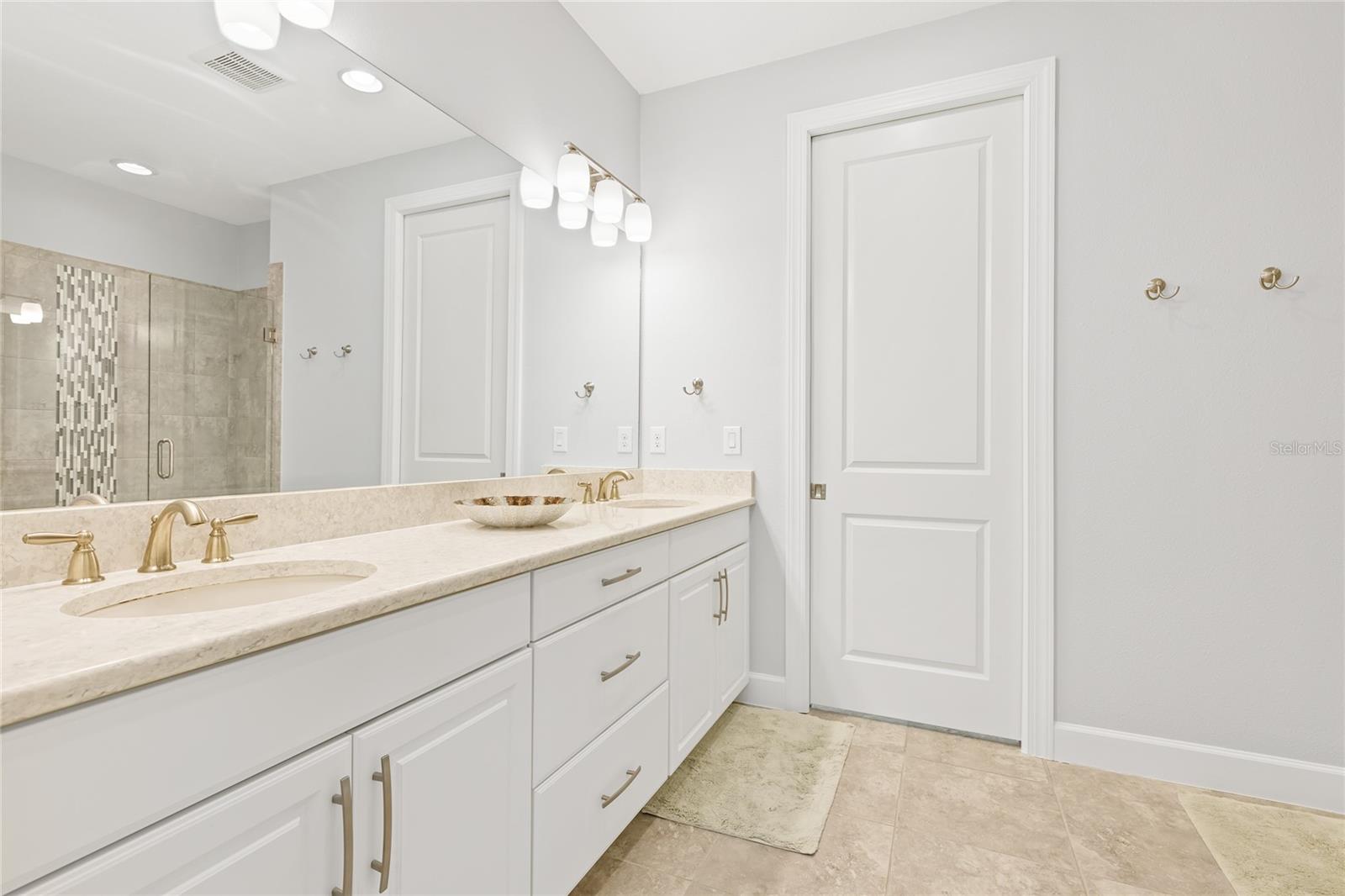 Image 19 of 90 For 5720 Semolino Street