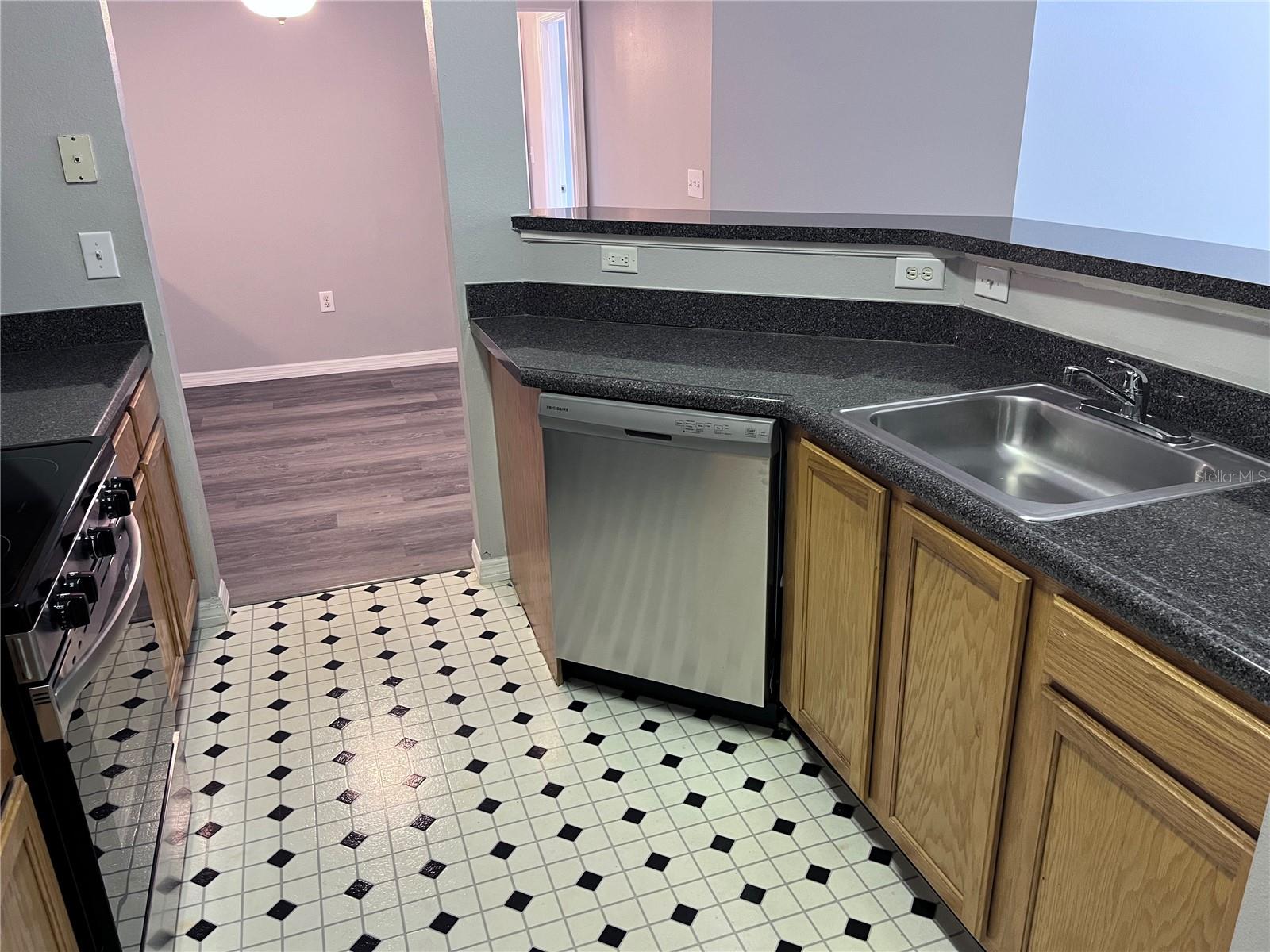 Image 5 of 16 For 4802 51st Street W 521