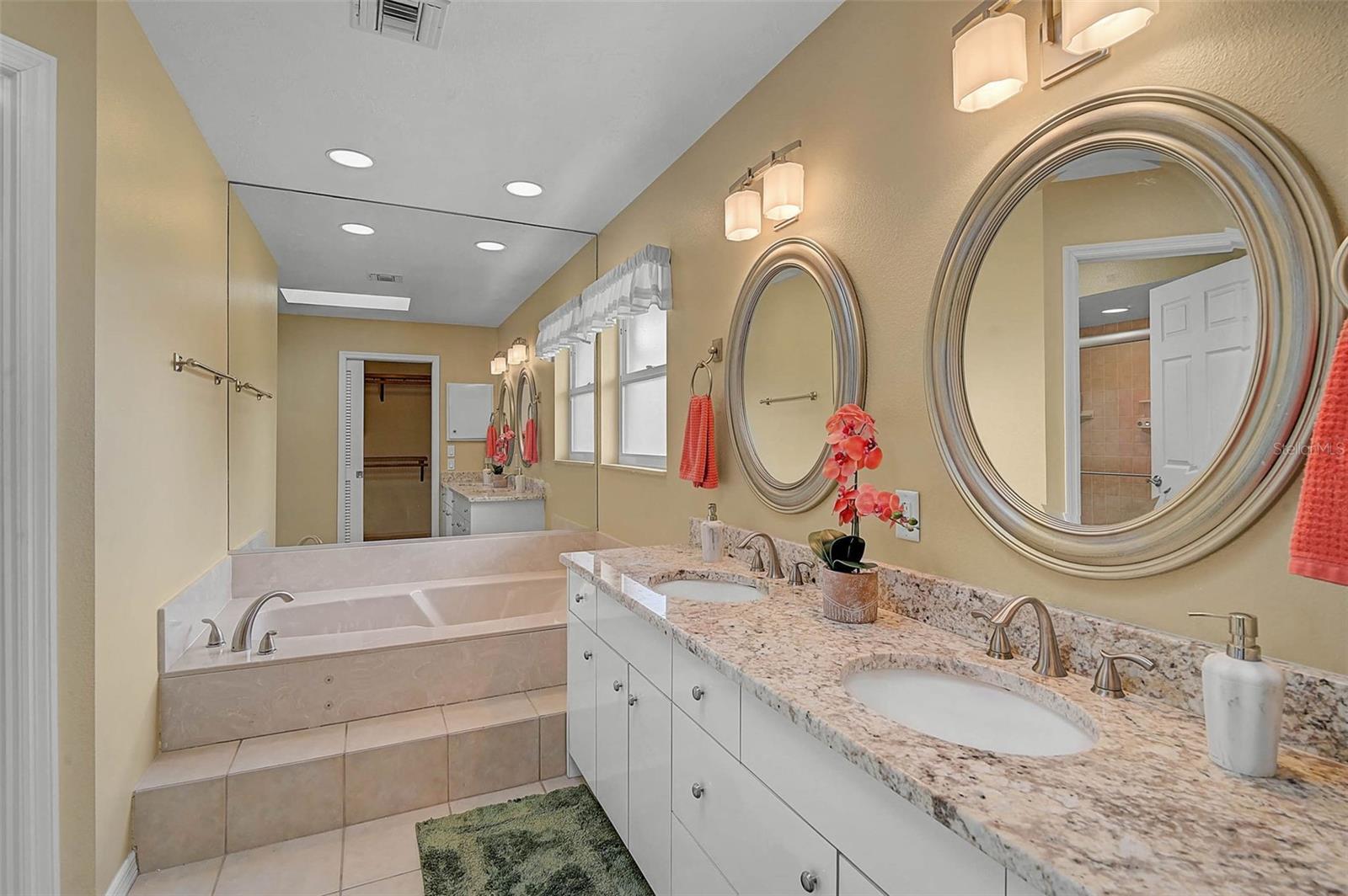 Image 26 of 65 For 7570 Links Court