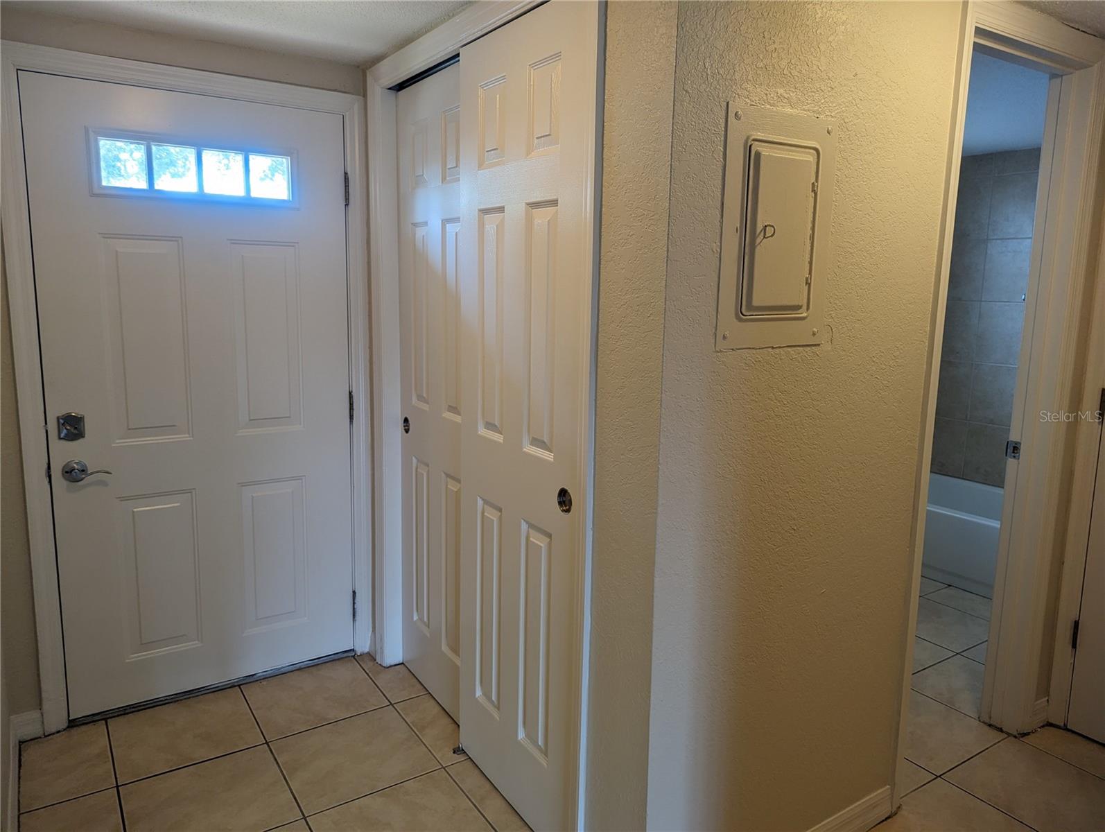 Image 6 of 13 For 906 La Costa Circle 5