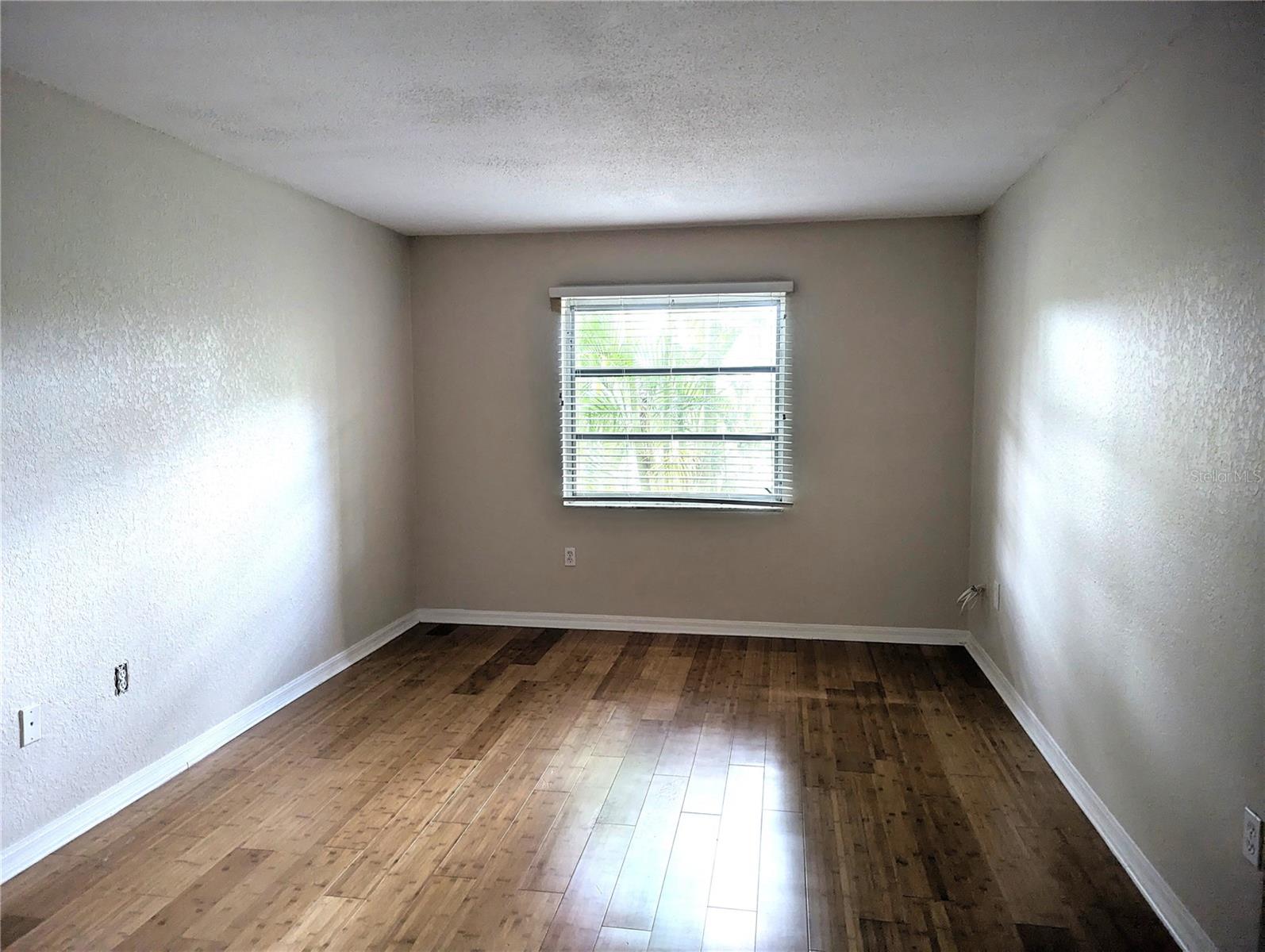 Image 7 of 13 For 906 La Costa Circle 5