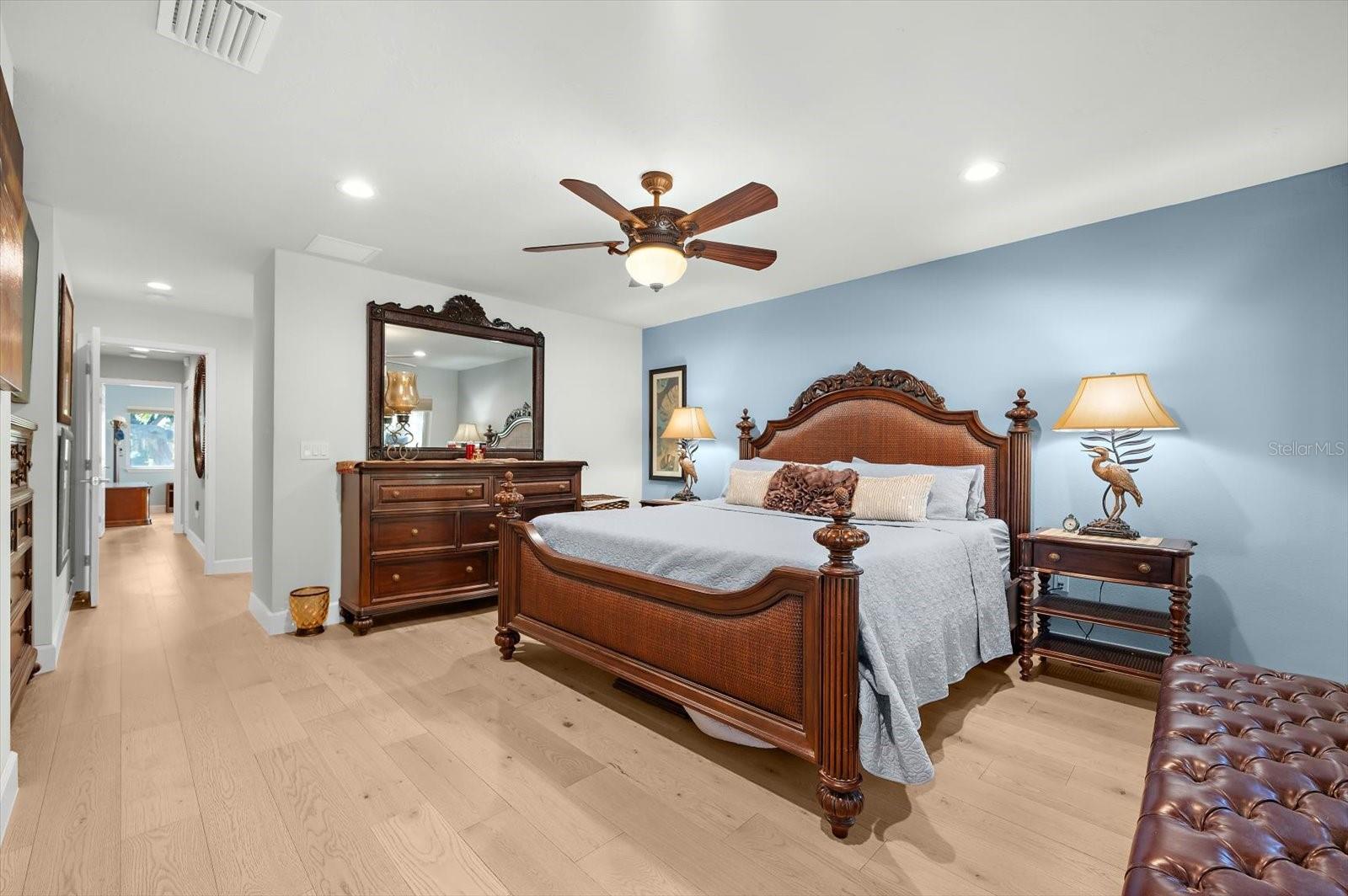 Image 20 of 81 For 4817 Ocean Boulevard