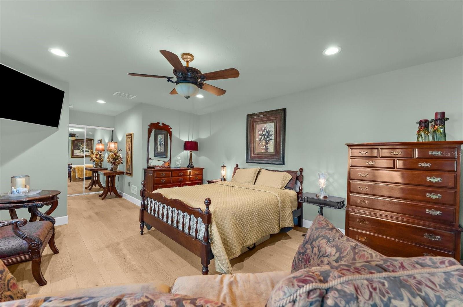 Image 28 of 81 For 4817 Ocean Boulevard