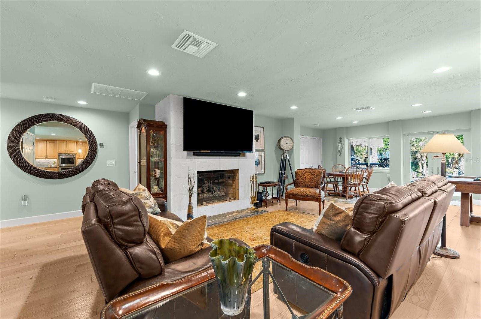 Image 6 of 81 For 4817 Ocean Boulevard