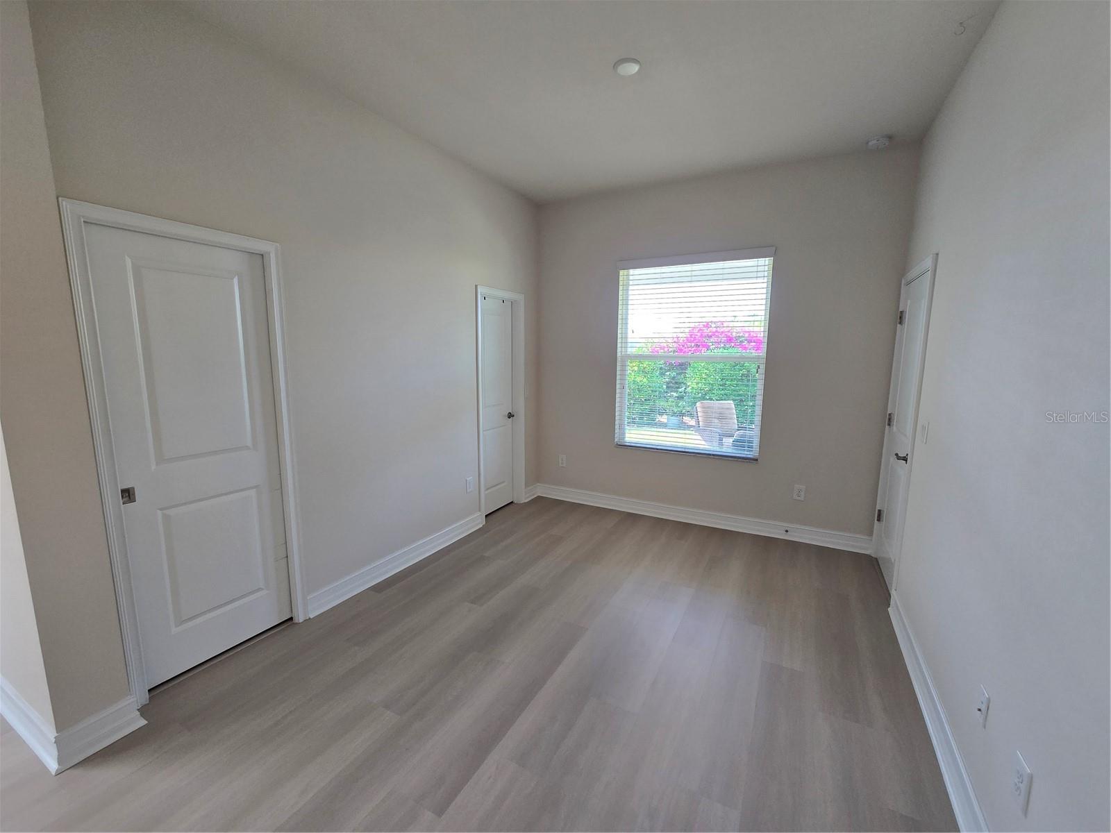 Image 16 of 39 For 11925 Perennial Place