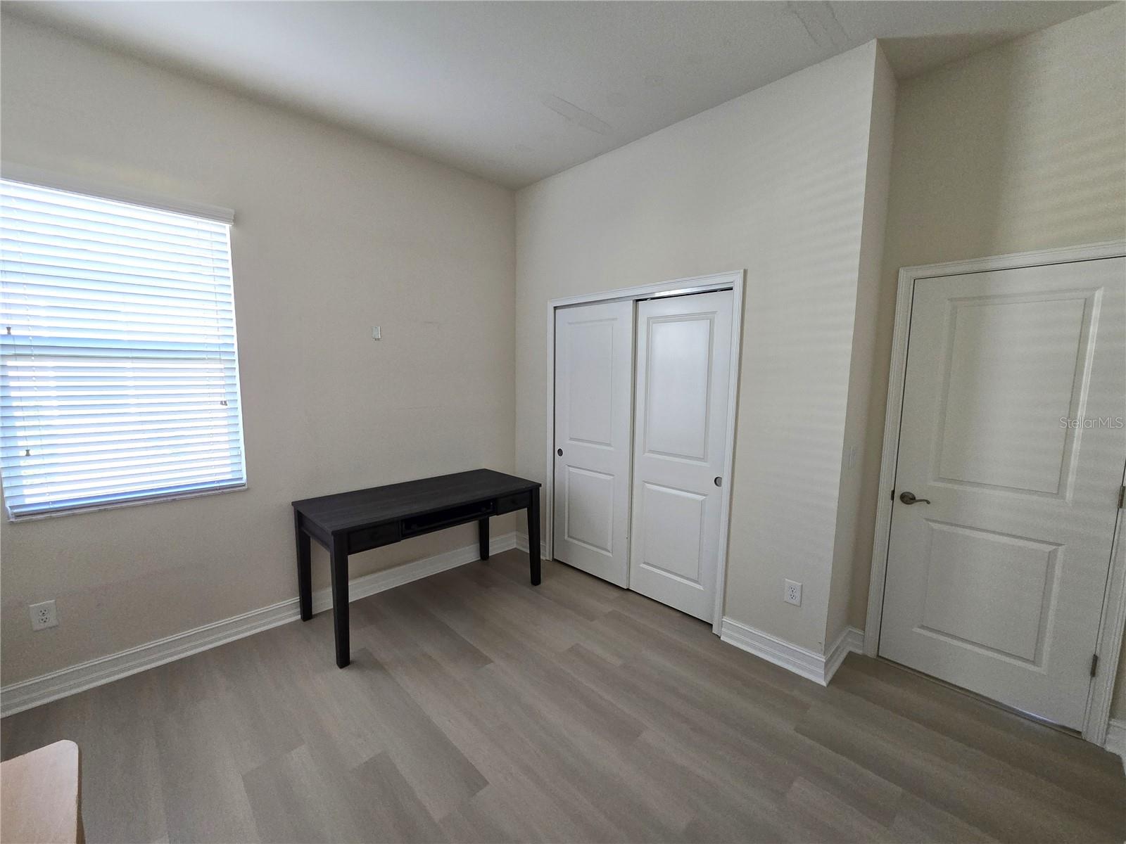 Image 25 of 39 For 11925 Perennial Place