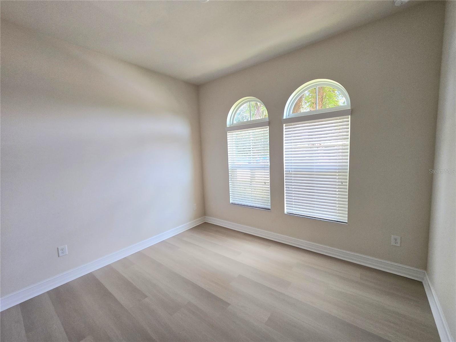 Image 27 of 39 For 11925 Perennial Place