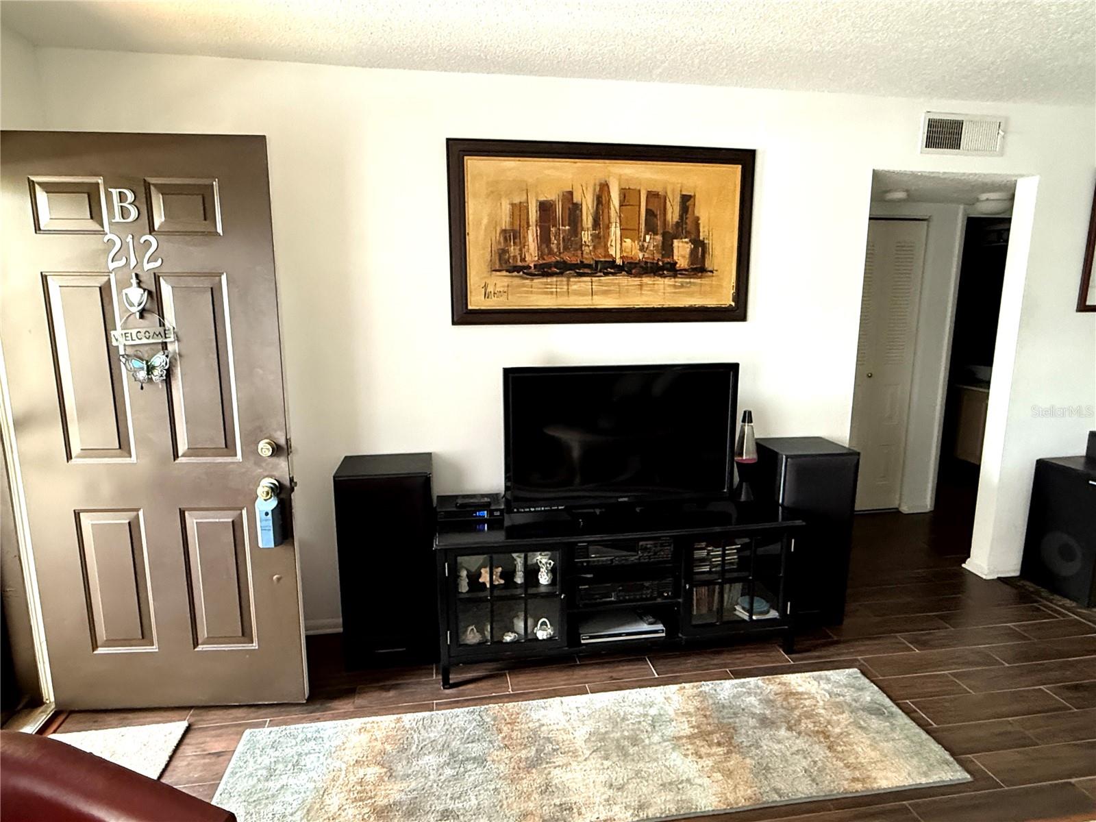 Image 11 of 38 For 315 30th Avenue W B212