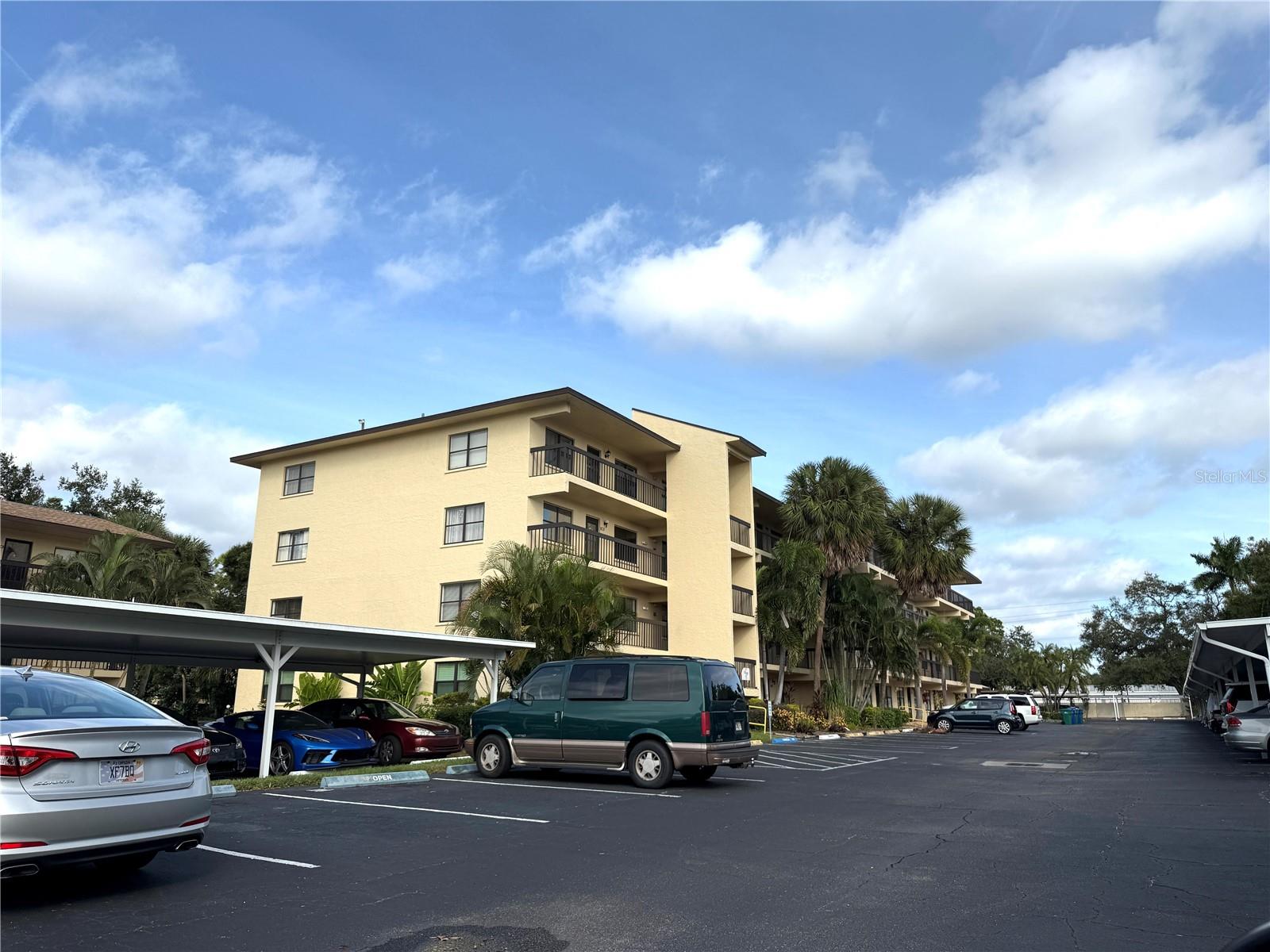 Image 26 of 38 For 315 30th Avenue W B212