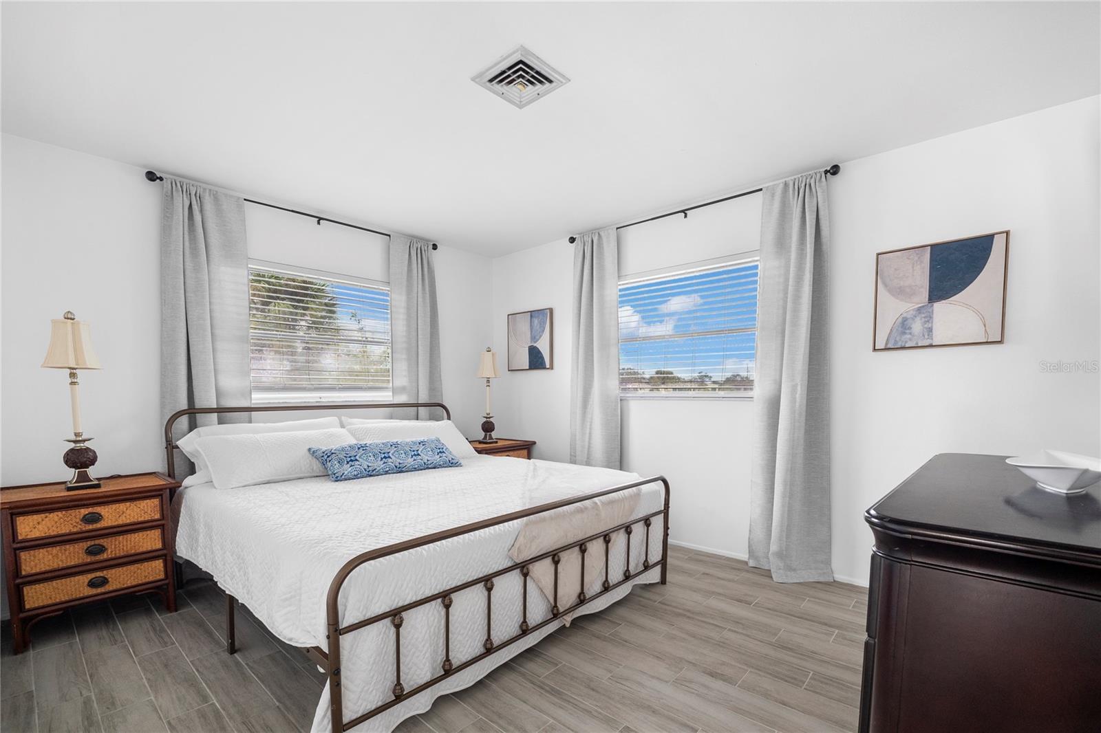 Image 20 of 33 For 437 Hickory Road