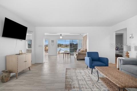 Image 28 of 33 For 437 Hickory Road