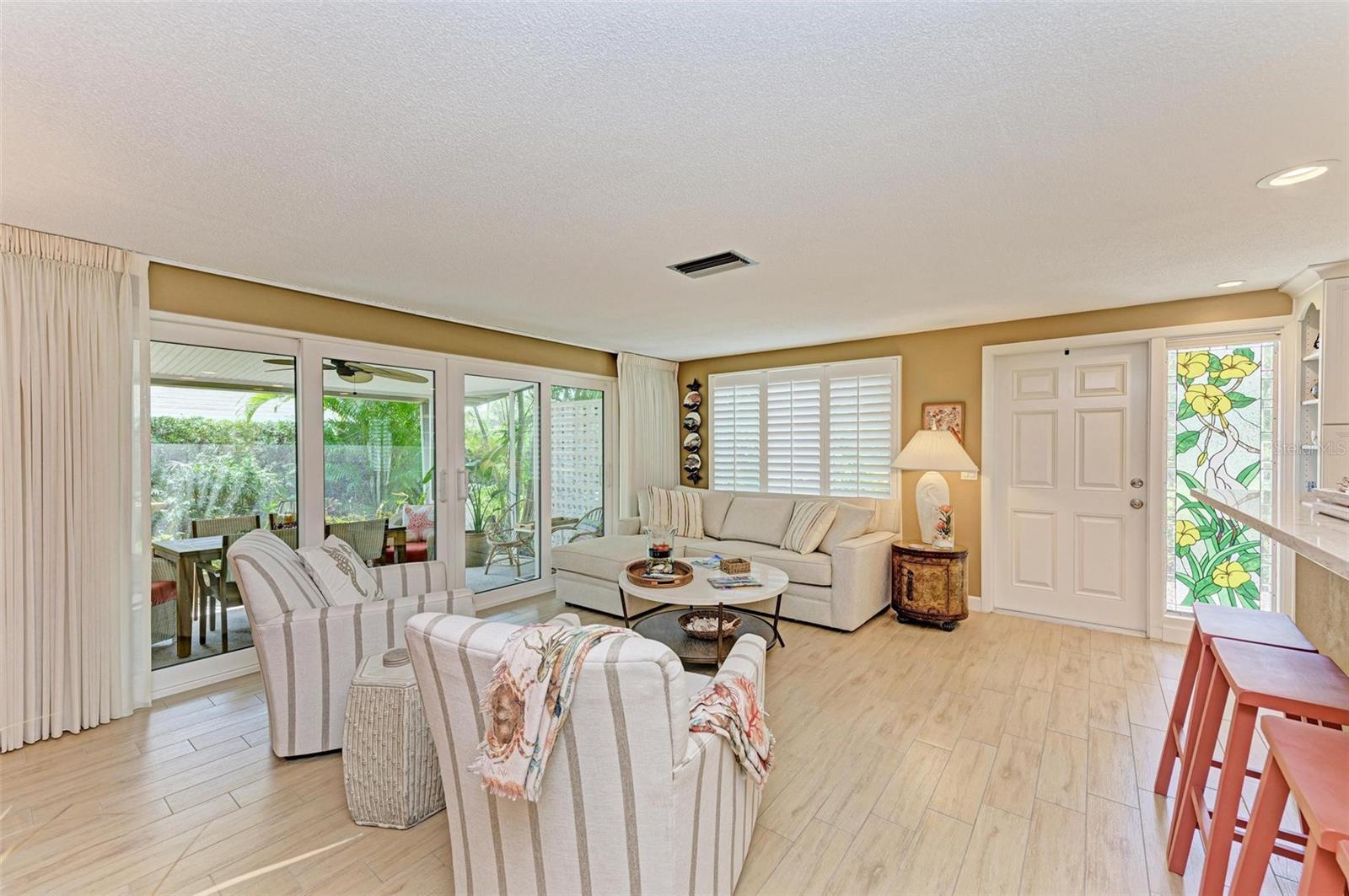 Image 10 of 80 For 136 Crescent Dr