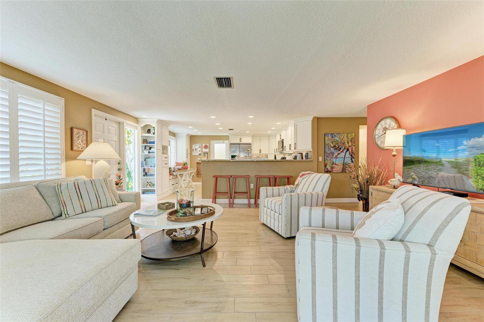 Image 14 of 80 For 136 Crescent Dr