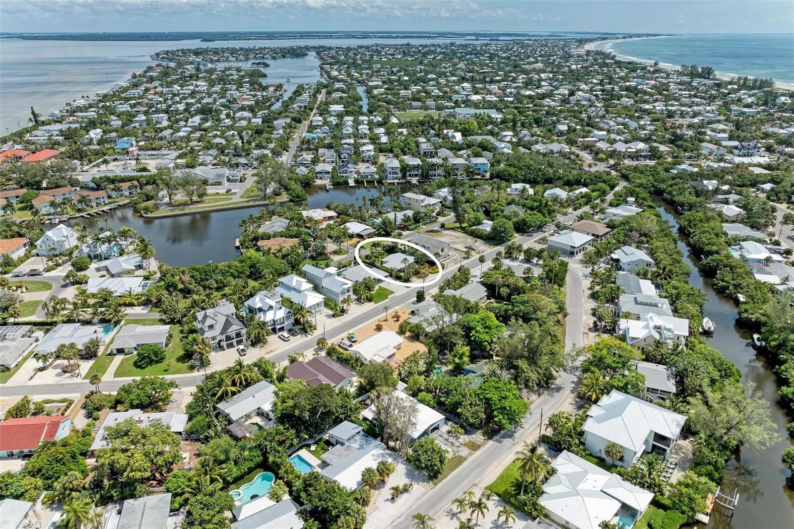 Image 3 of 80 For 136 Crescent Dr