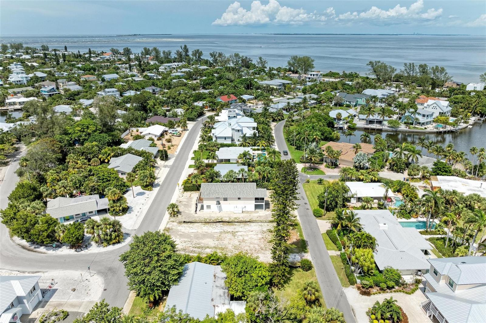 Image 63 of 80 For 136 Crescent Dr