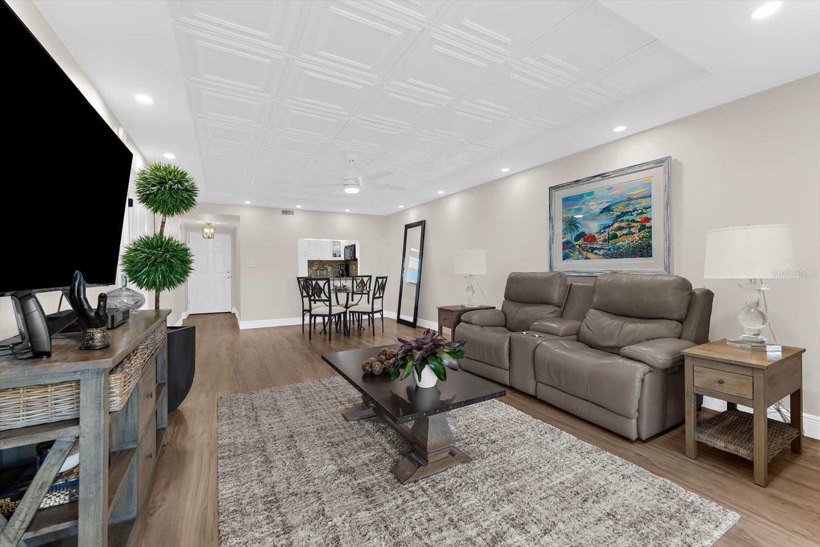 Image 13 of 71 For 9393 Midnight Pass Road 703