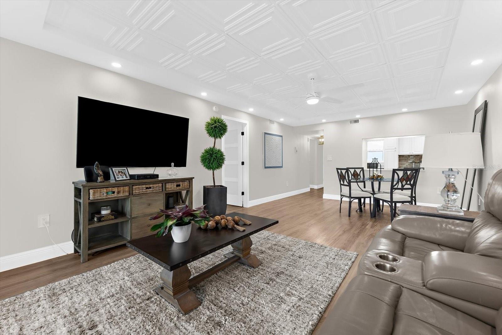 Image 14 of 71 For 9393 Midnight Pass Road 703