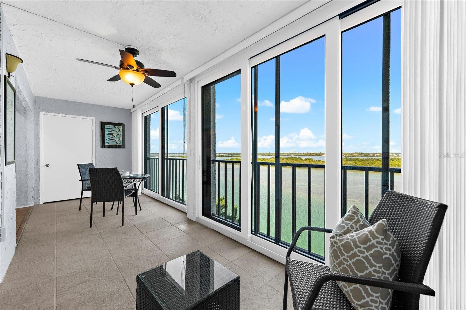 Image 16 of 71 For 9393 Midnight Pass Road 703