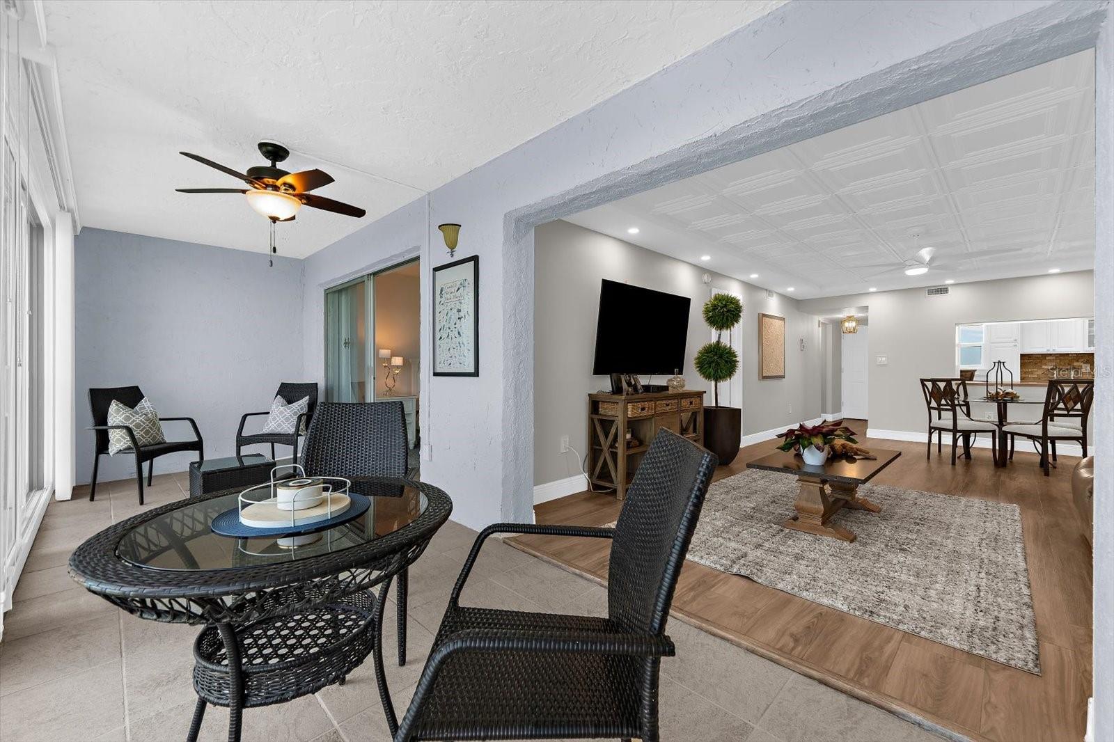 Image 21 of 71 For 9393 Midnight Pass Road 703