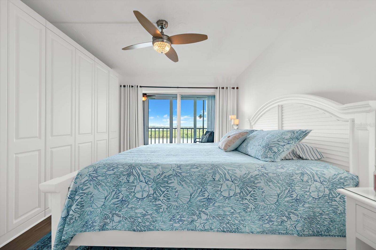 Image 23 of 71 For 9393 Midnight Pass Road 703