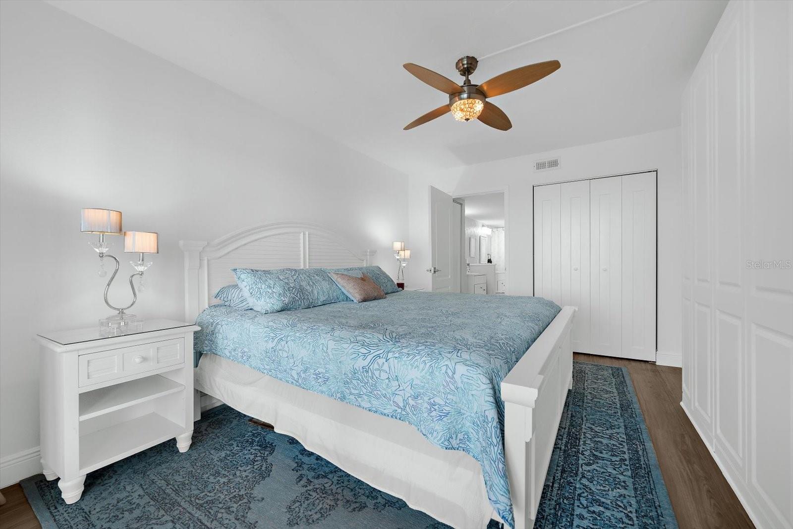 Image 24 of 71 For 9393 Midnight Pass Road 703