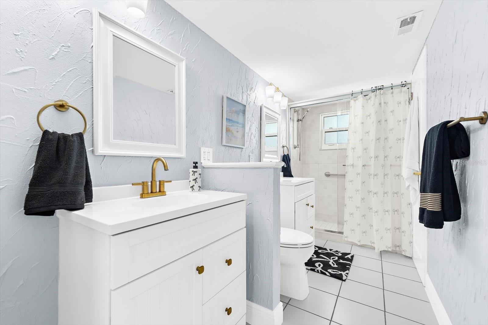 Image 28 of 71 For 9393 Midnight Pass Road 703