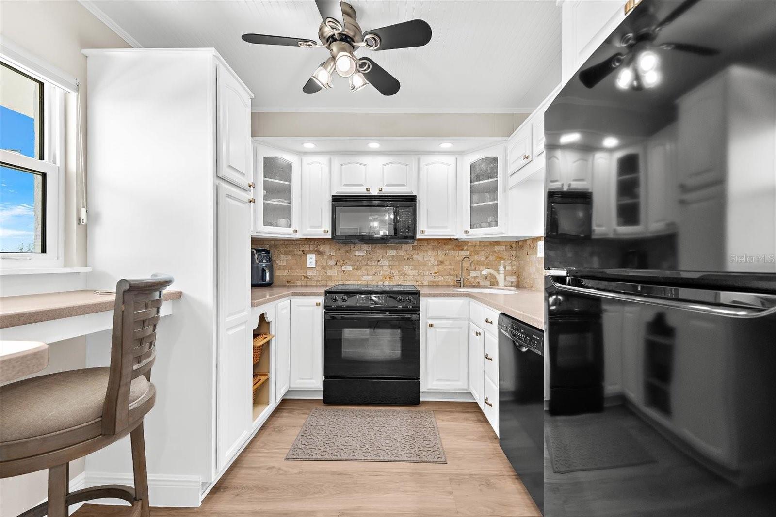 Image 3 of 71 For 9393 Midnight Pass Road 703