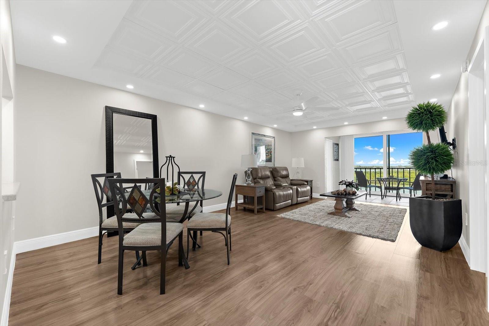 Image 31 of 71 For 9393 Midnight Pass Road 703