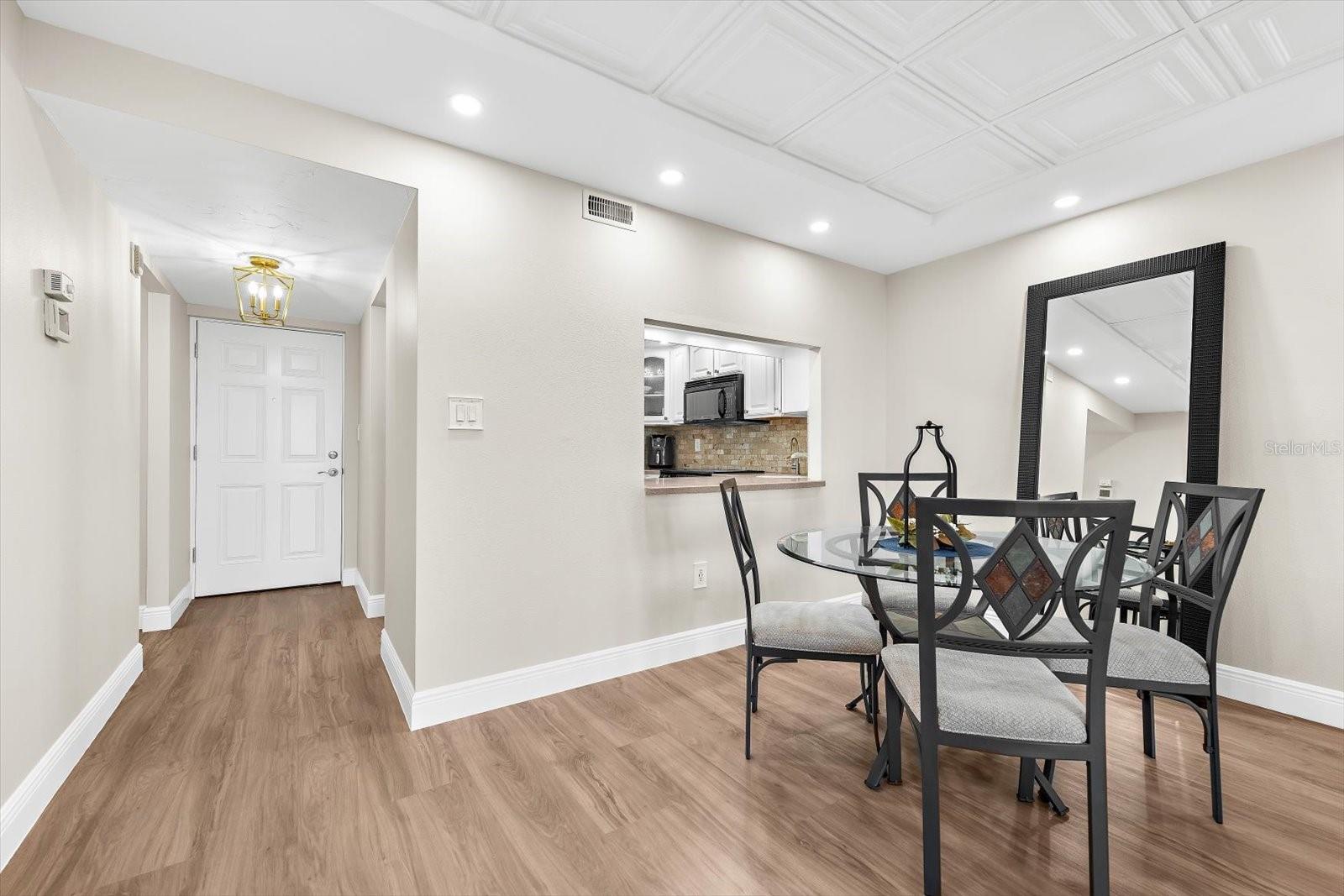 Image 33 of 71 For 9393 Midnight Pass Road 703