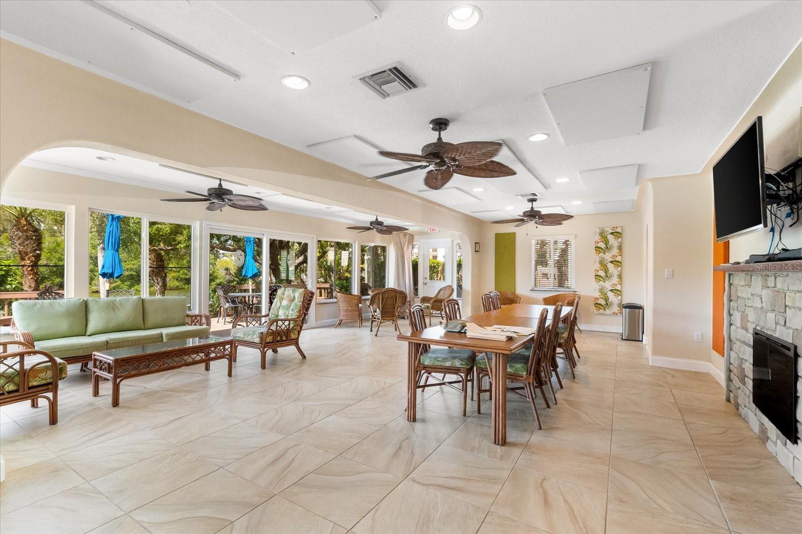 Image 53 of 71 For 9393 Midnight Pass Road 703