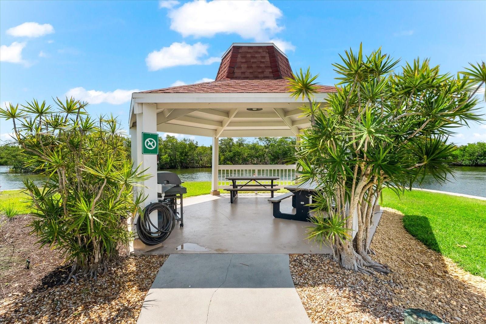 Image 57 of 71 For 9393 Midnight Pass Road 703