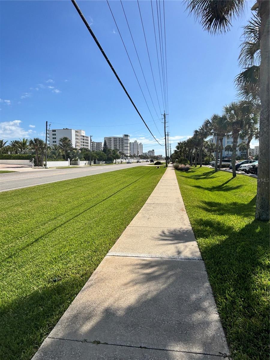 Image 29 of 34 For 4860 Atlantic Avenue 1010