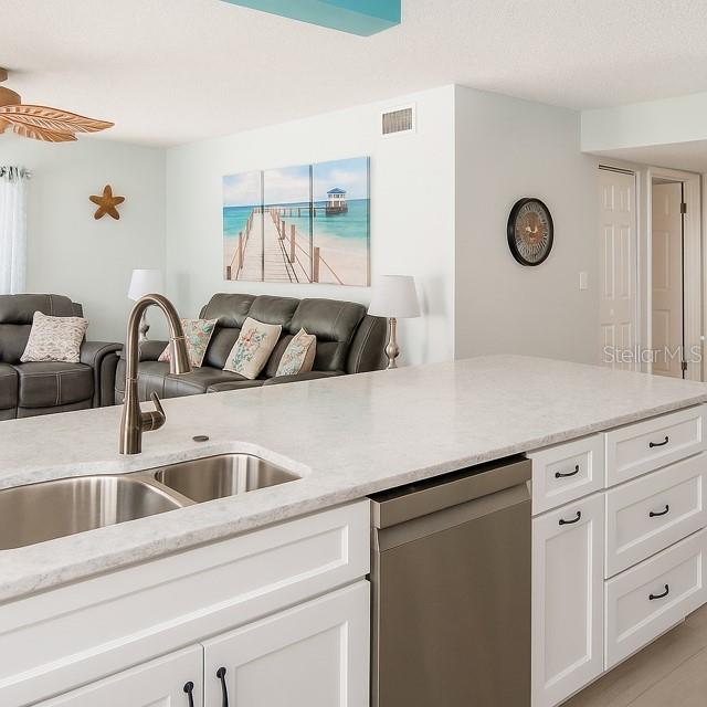 Image 9 of 34 For 4860 Atlantic Avenue 1010