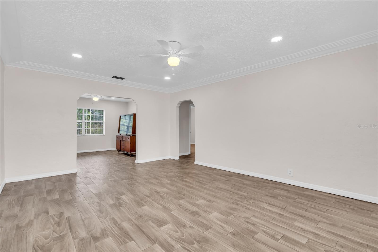 Image 12 of 30 For 1712 Caracas Street