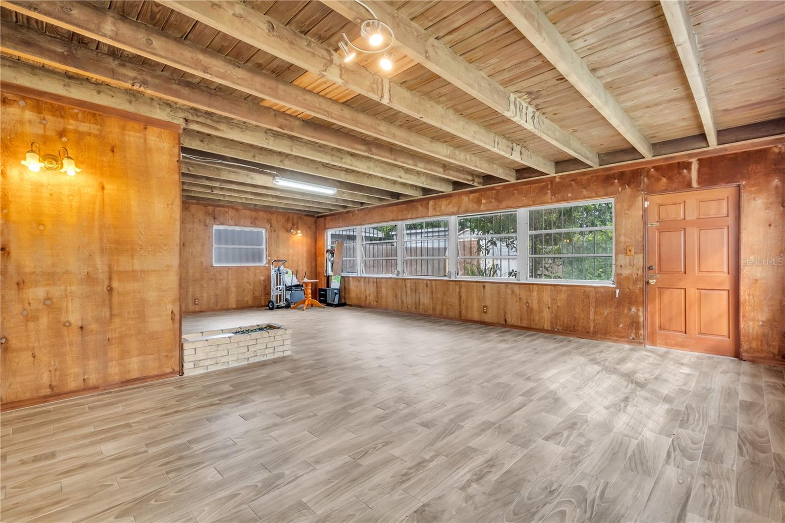 Image 23 of 30 For 1712 Caracas Street