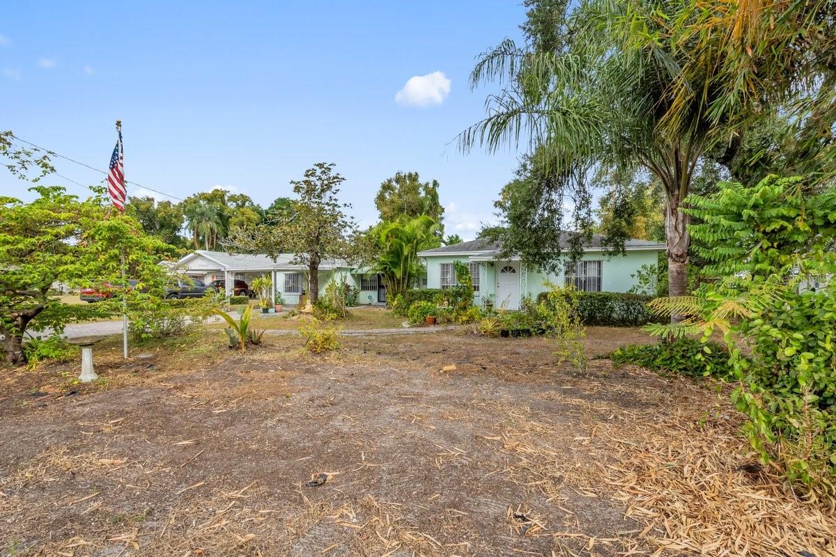 Image 4 of 30 For 1712 Caracas Street