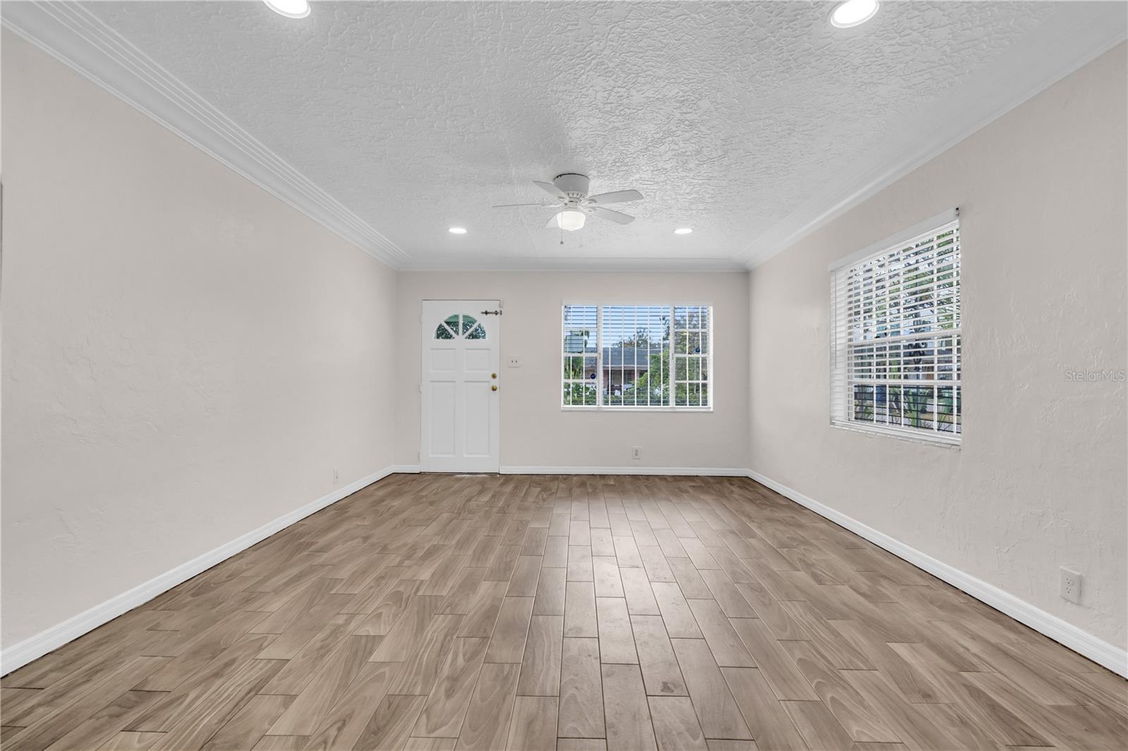 Image 8 of 30 For 1712 Caracas Street