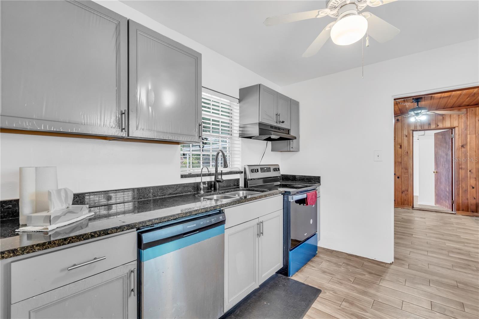 Image 9 of 30 For 1712 Caracas Street