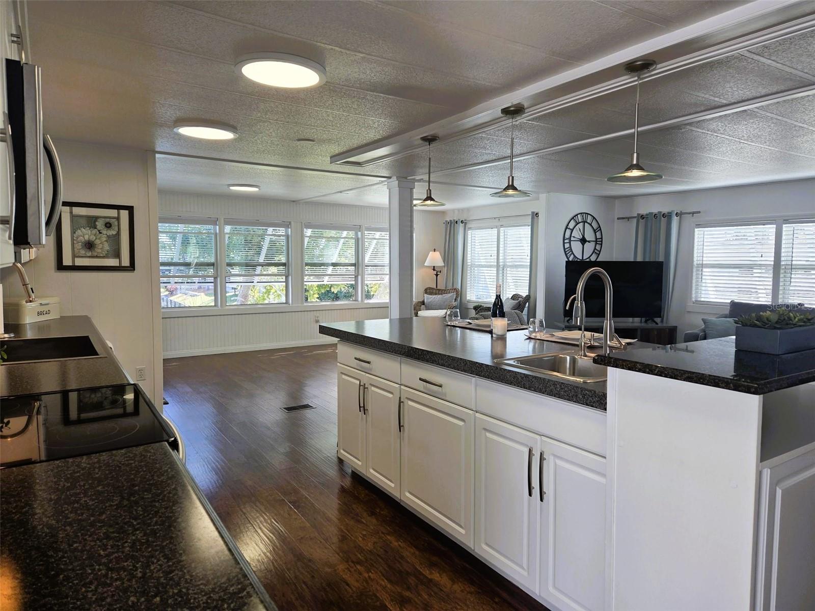 Image 10 of 63 For 415 Oakwood Boulevard