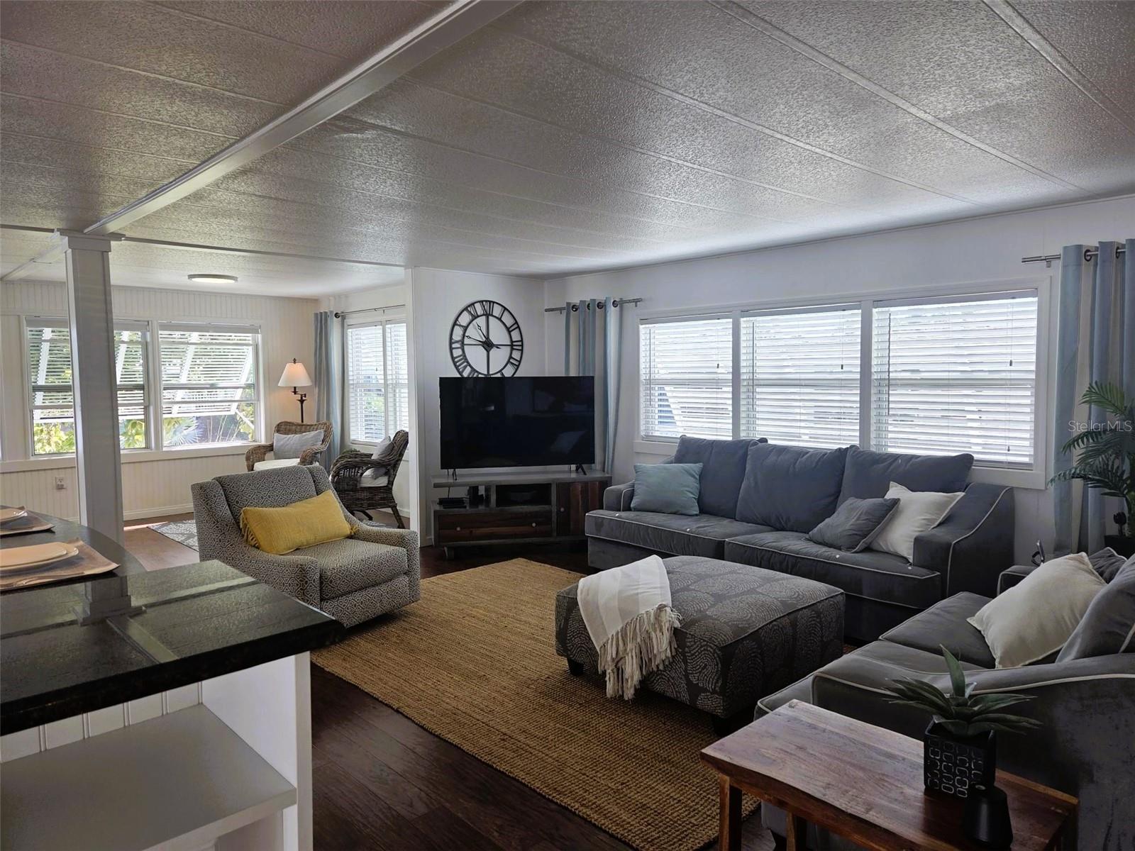 Image 12 of 63 For 415 Oakwood Boulevard