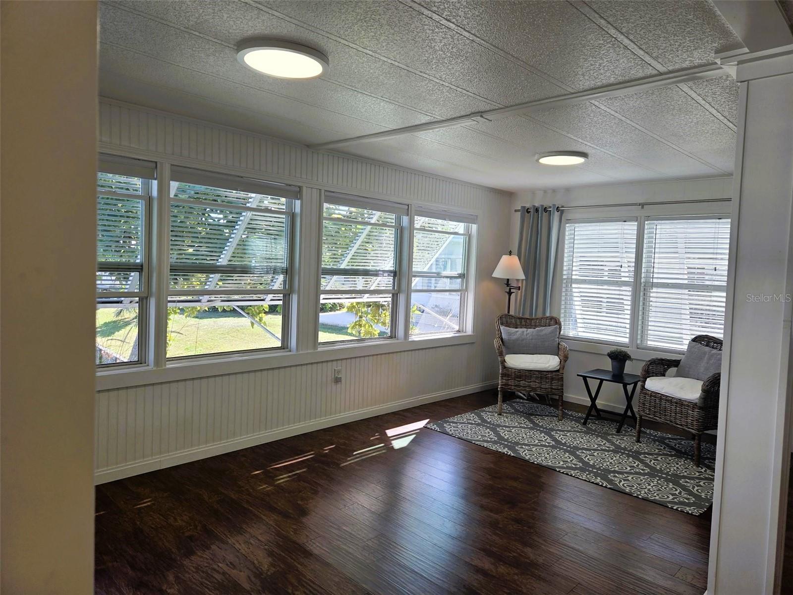 Image 16 of 63 For 415 Oakwood Boulevard