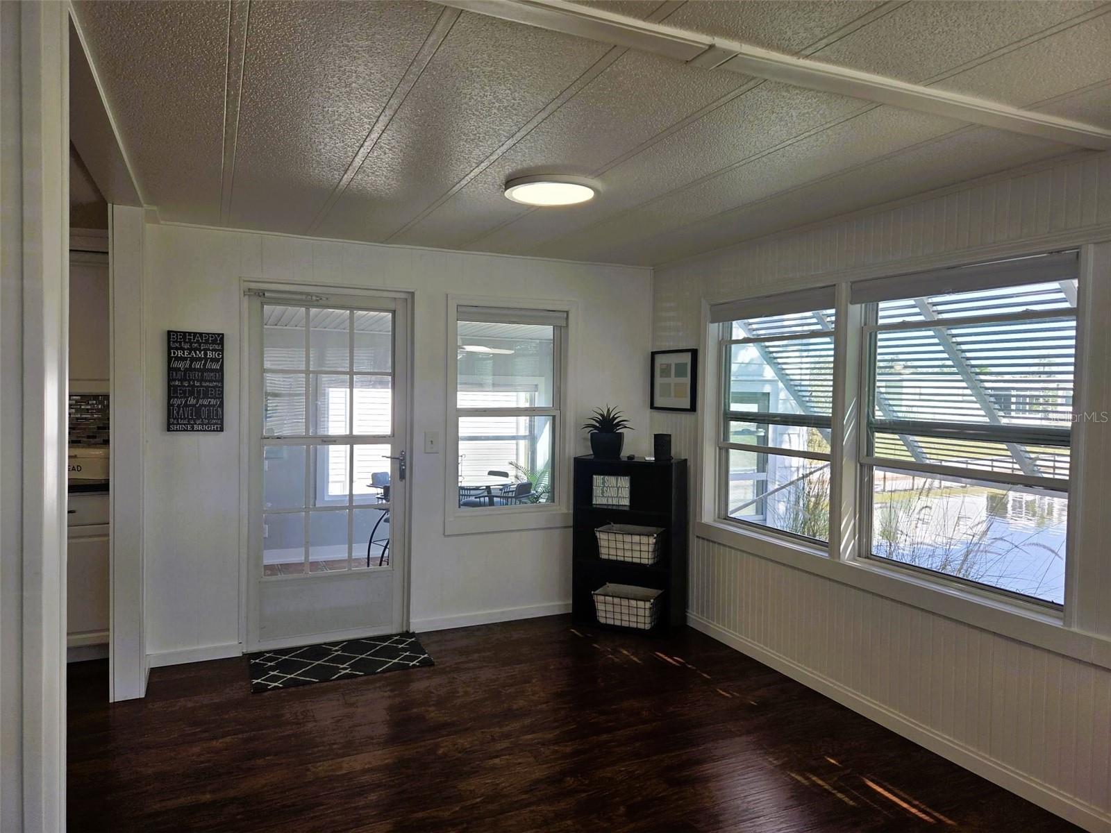 Image 18 of 63 For 415 Oakwood Boulevard