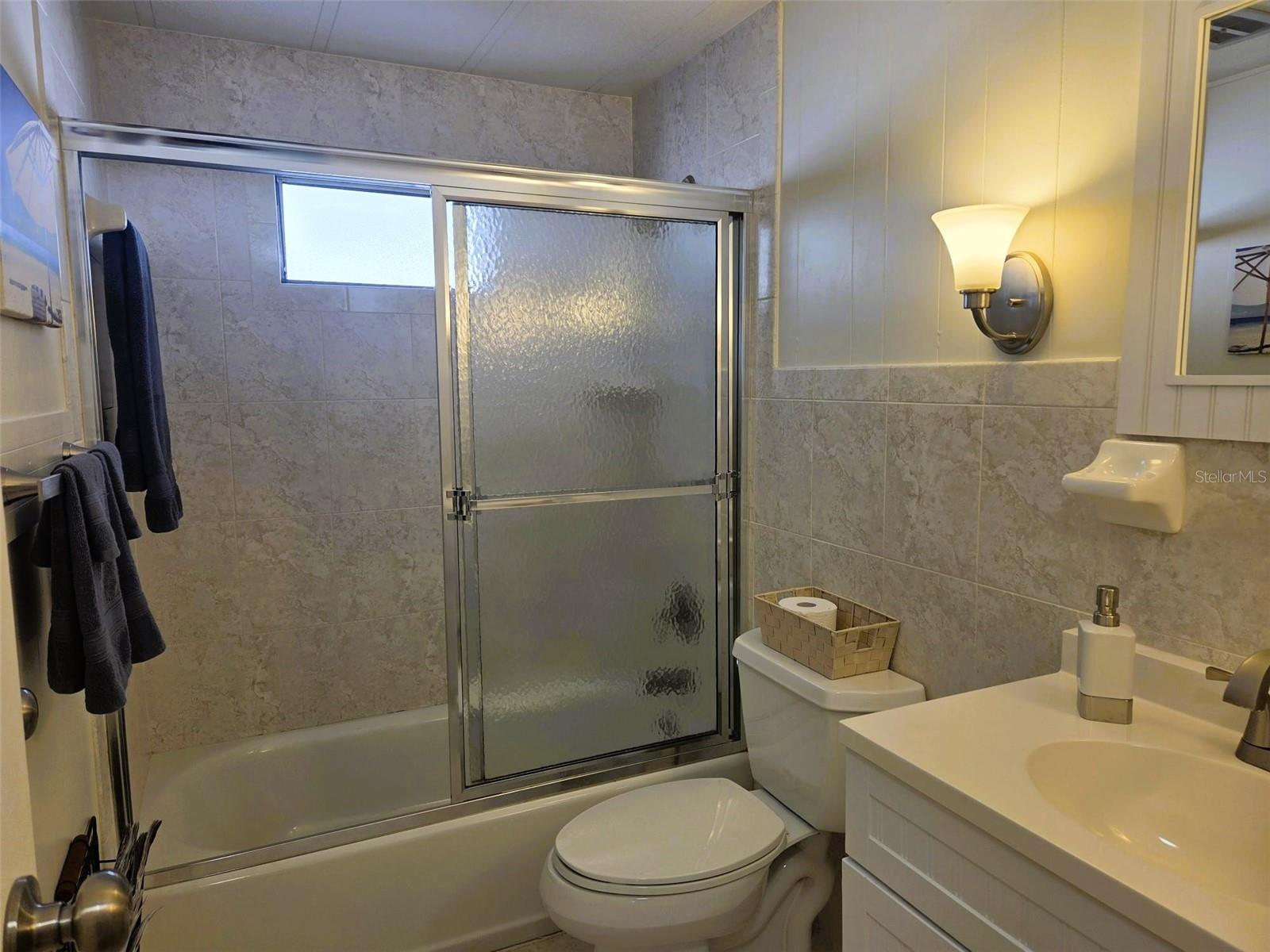 Image 20 of 63 For 415 Oakwood Boulevard