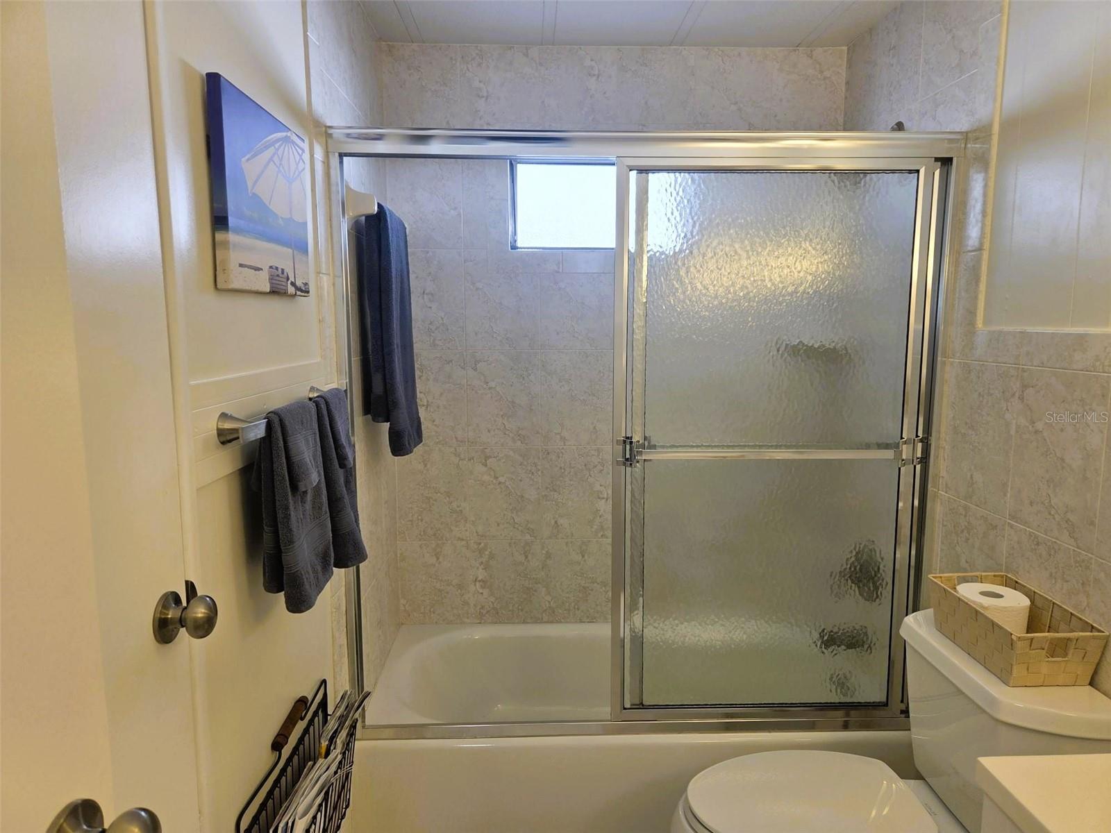 Image 21 of 63 For 415 Oakwood Boulevard