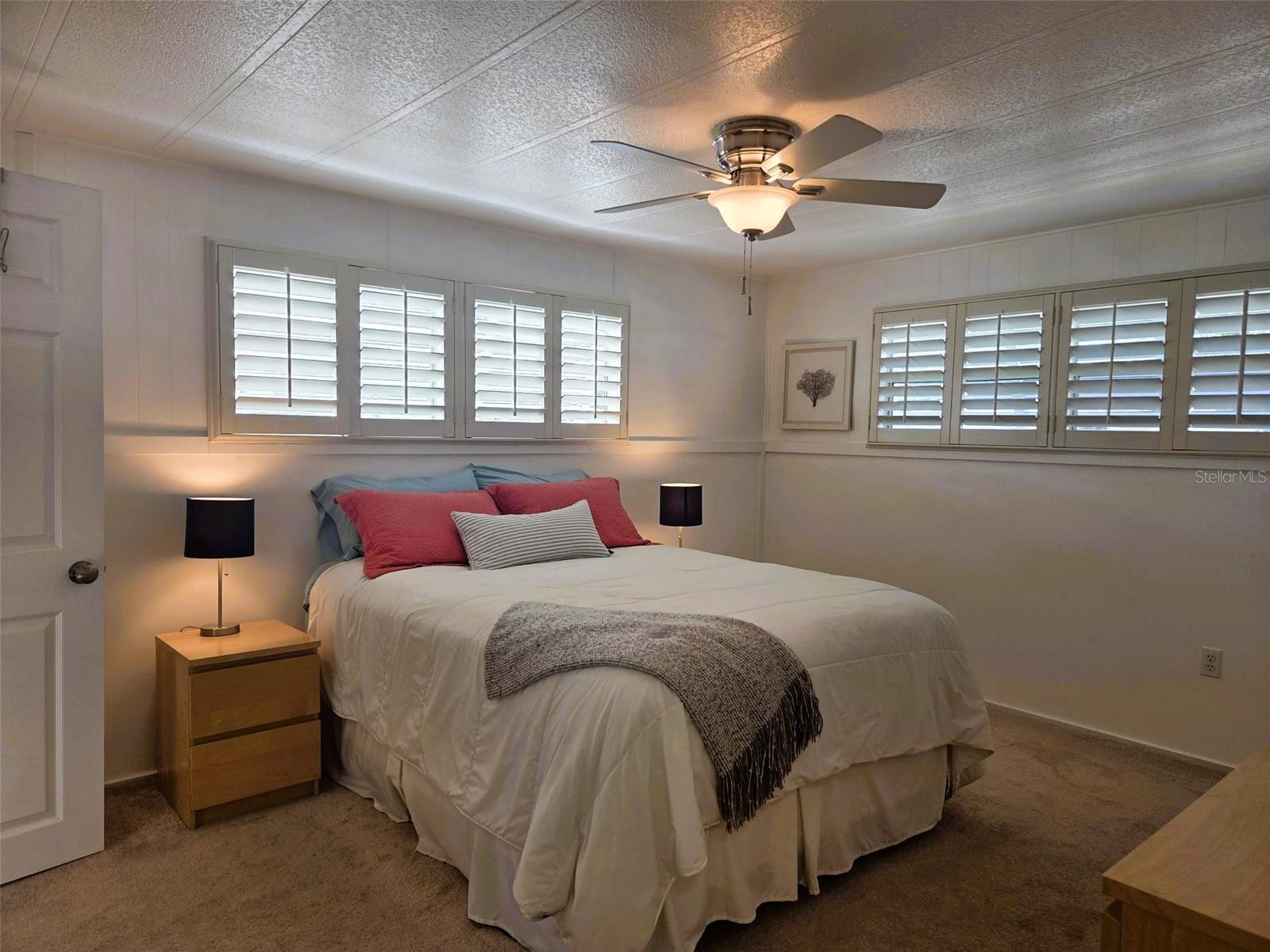 Image 23 of 63 For 415 Oakwood Boulevard