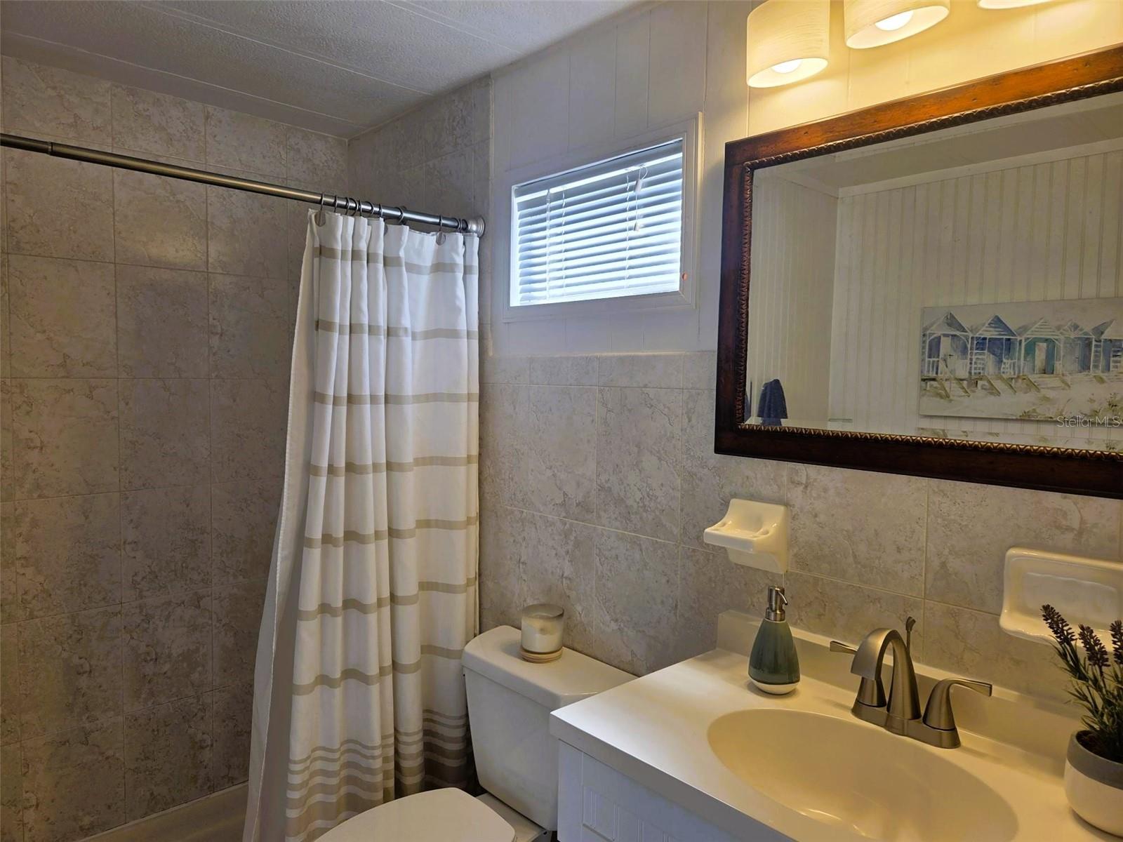 Image 25 of 63 For 415 Oakwood Boulevard