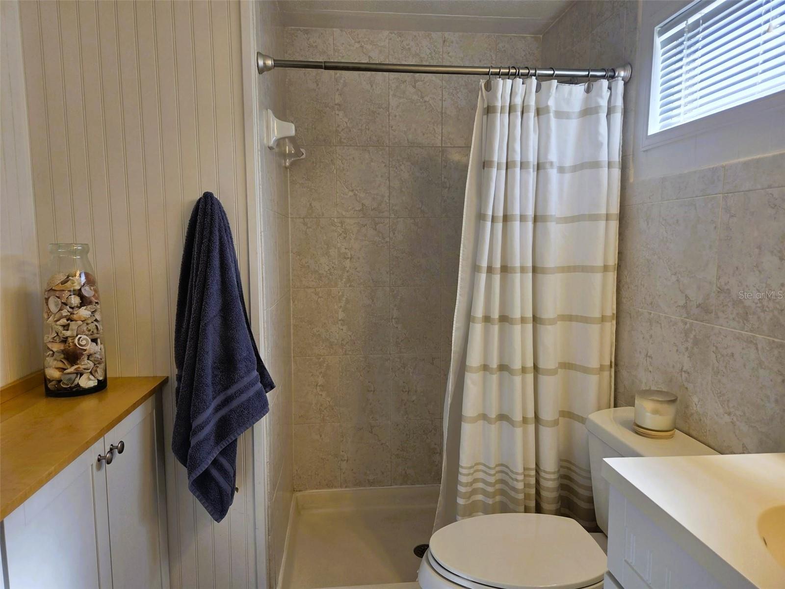 Image 26 of 63 For 415 Oakwood Boulevard