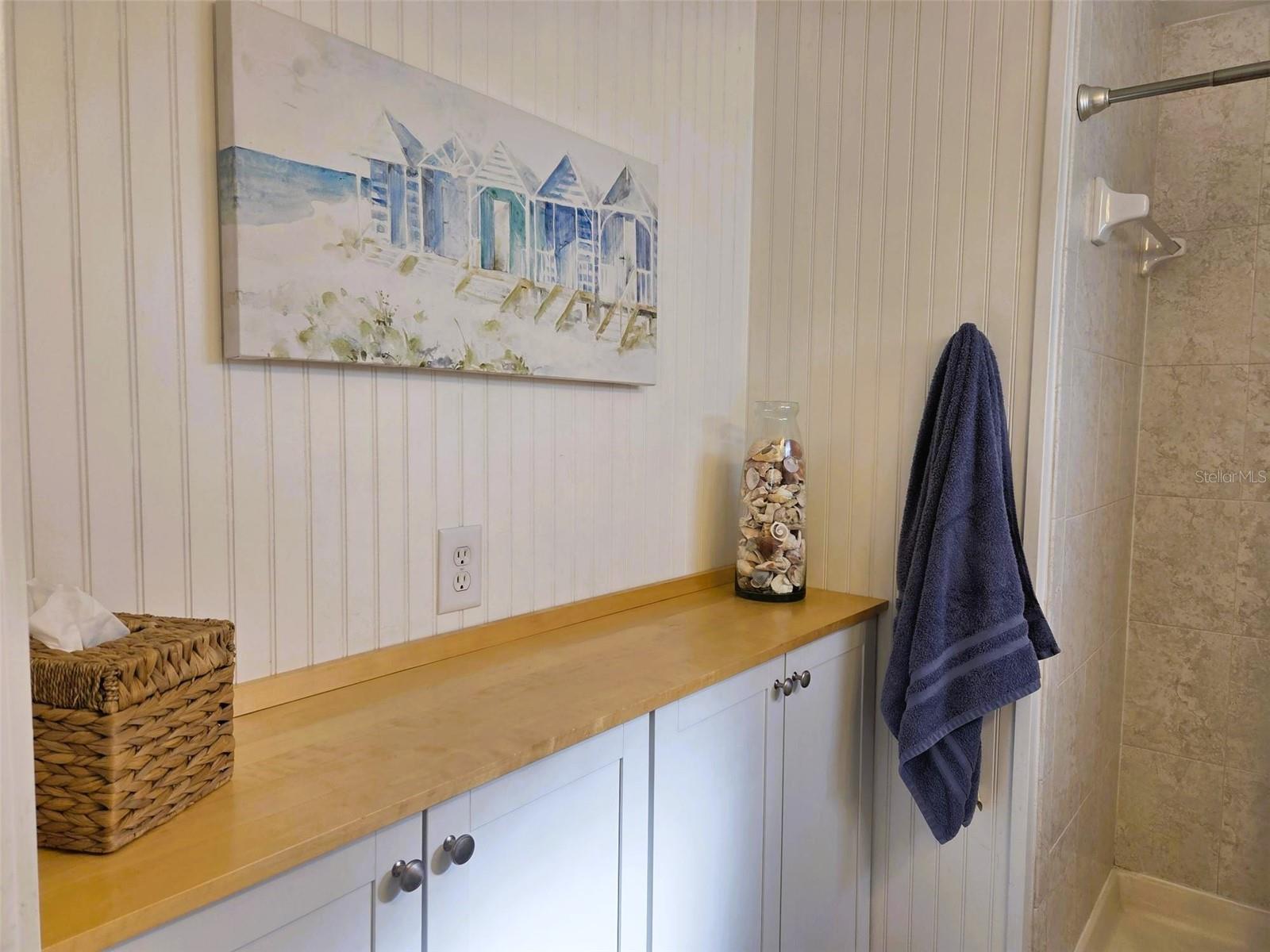 Image 27 of 63 For 415 Oakwood Boulevard